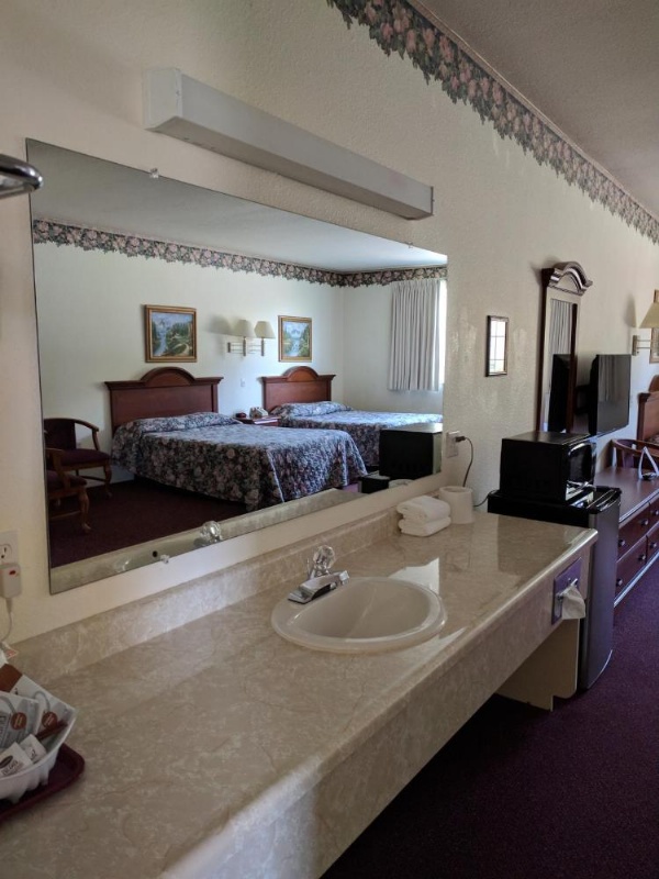 Lighthouse Inn image 10