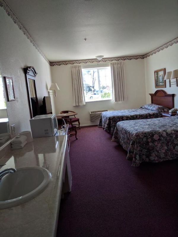 Lighthouse Inn image 14