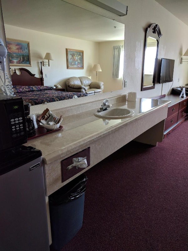 Lighthouse Inn image 5