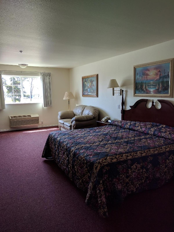 Lighthouse Inn image 6